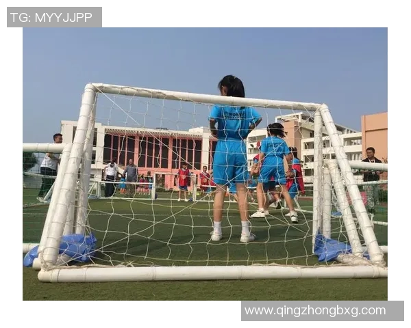 从普通女孩到足球明星的华丽转身与成长之路