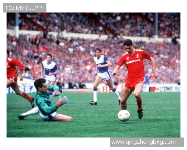 足球场上的传奇之路：12号球星的辉煌与挑战